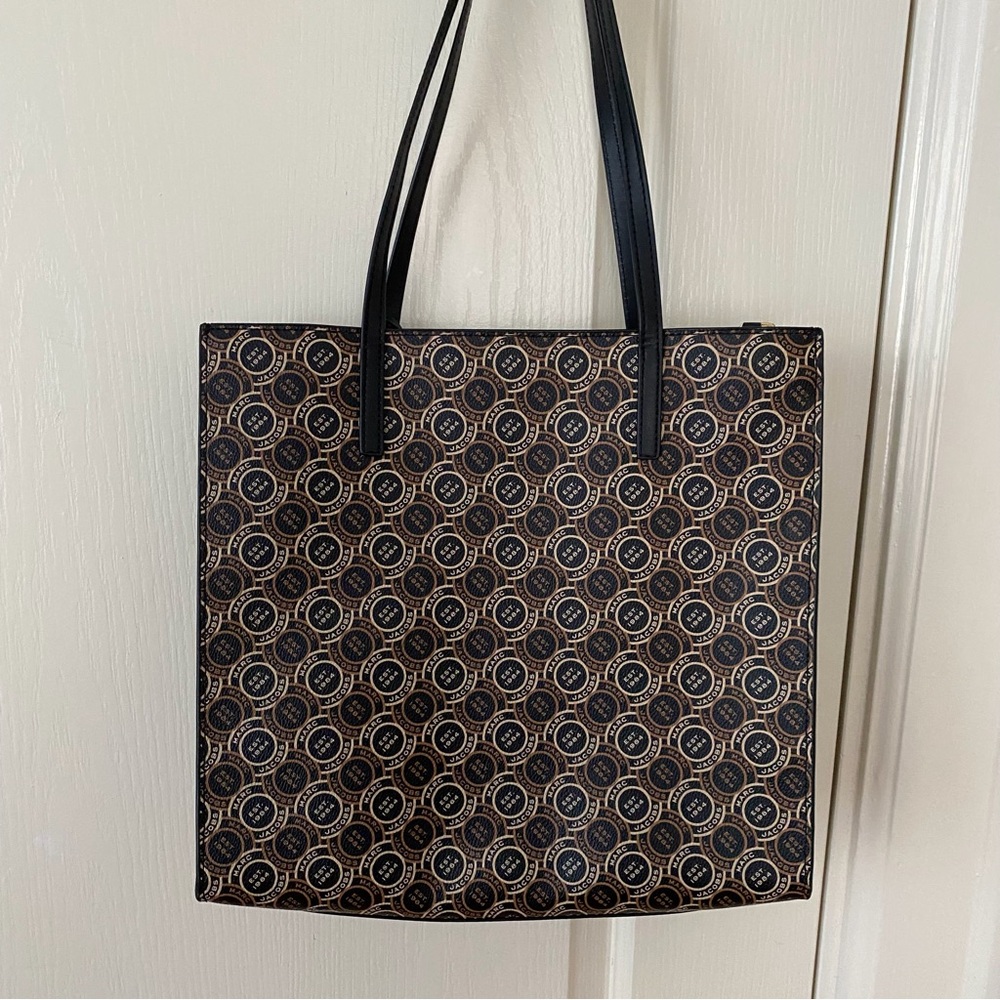 Marc Jacobs Black and Tan Patterned Tote - Picture 10 of 14